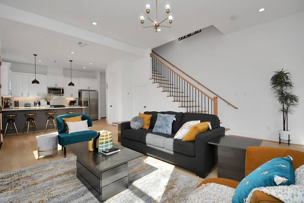Blissful Getaway Home With Hot Tub & Backyard Near Downtown Хюстън Екстериор снимка