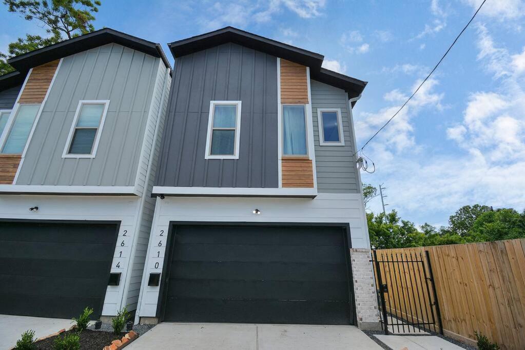 Blissful Getaway Home With Hot Tub & Backyard Near Downtown Хюстън Екстериор снимка