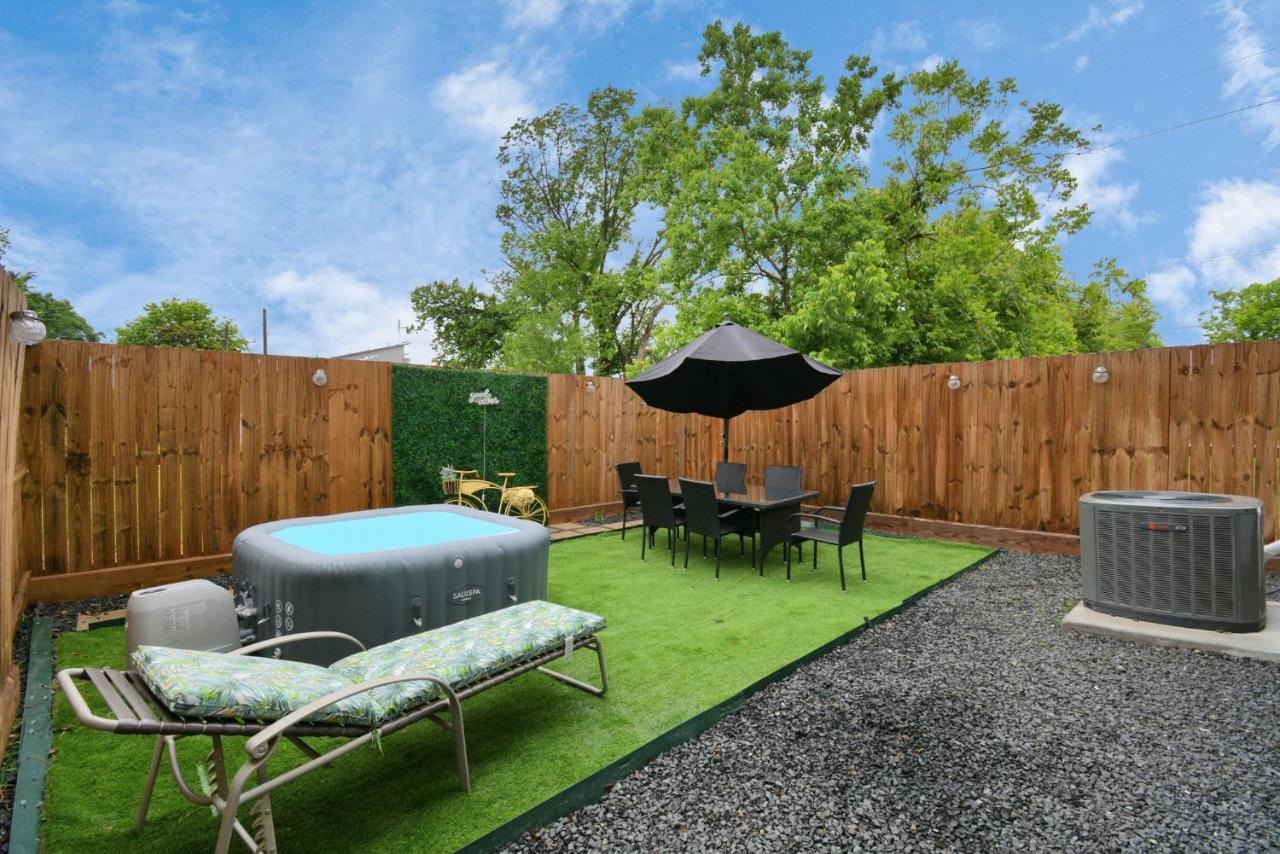 Blissful Getaway Home With Hot Tub & Backyard Near Downtown Хюстън Екстериор снимка